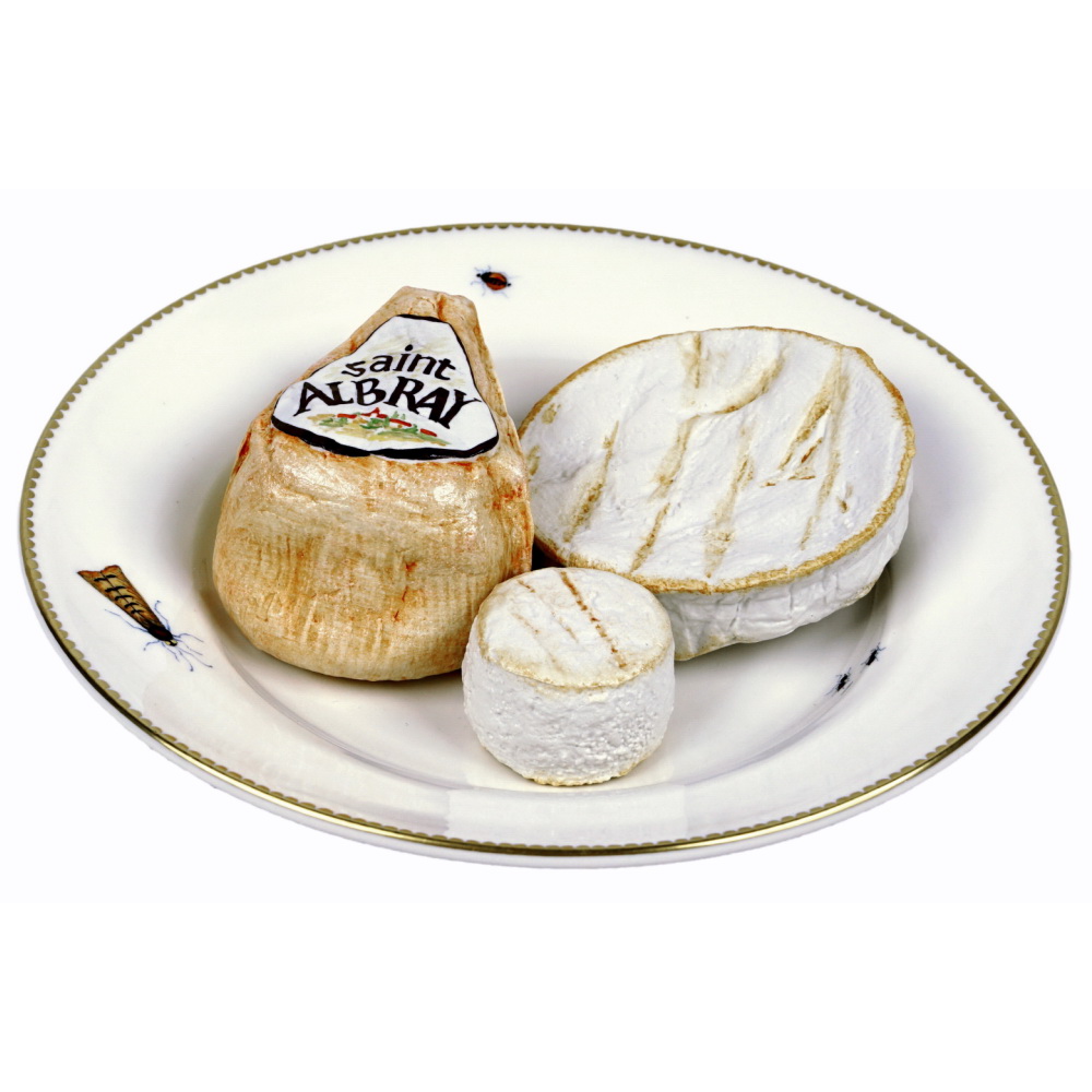 ASSIETTE TROMPE L'OEIL aux "FROMAGES" en porcelaine de Didier GARDILLOU 
