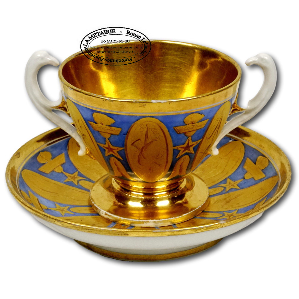 PARIS - Manufacture de DARTE - RARE TASSE à THÉ à 2 ANSES et sa SOUCOUPE - Ep. EMPIRE