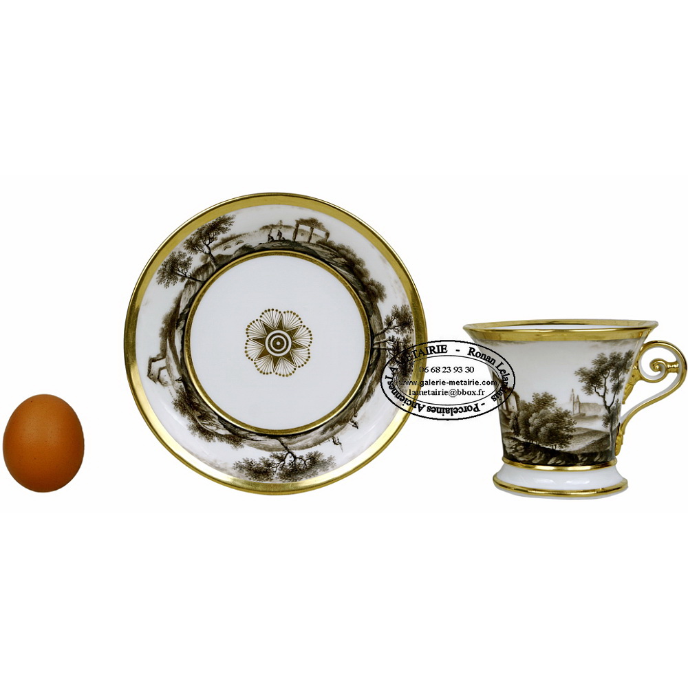 TASSE à CHOCOLAT et sa SOUCOUPE en porcelaine de PARIS - Manufacture de NAST 