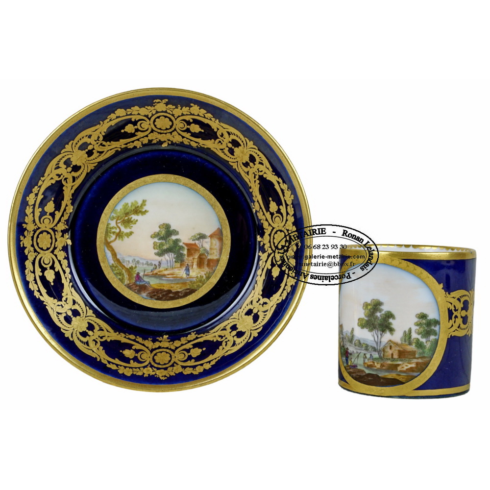 SÈVRES - Manufacture Royale - TASSE et sa SOUCOUPE