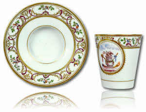 LA SEYNIE - Manufacture de BAIGNOL - TASSE TEMBLEUSE et sa SOUCOUPE - Ep. XVIIIe