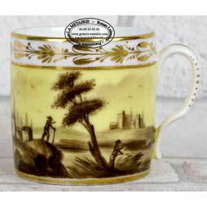 PARIS-TASSE_et_sa_SOUCOUPE-fond_jaune-4