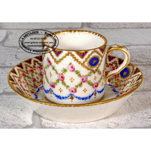 SEVRES-TASSES_et_sa_Soucoupe_4e_grandeur__01_20220902081555