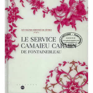 SÈVRES - LE SERVICE CAMAÏEU CARMIN DE FONTAINEBLEAU
